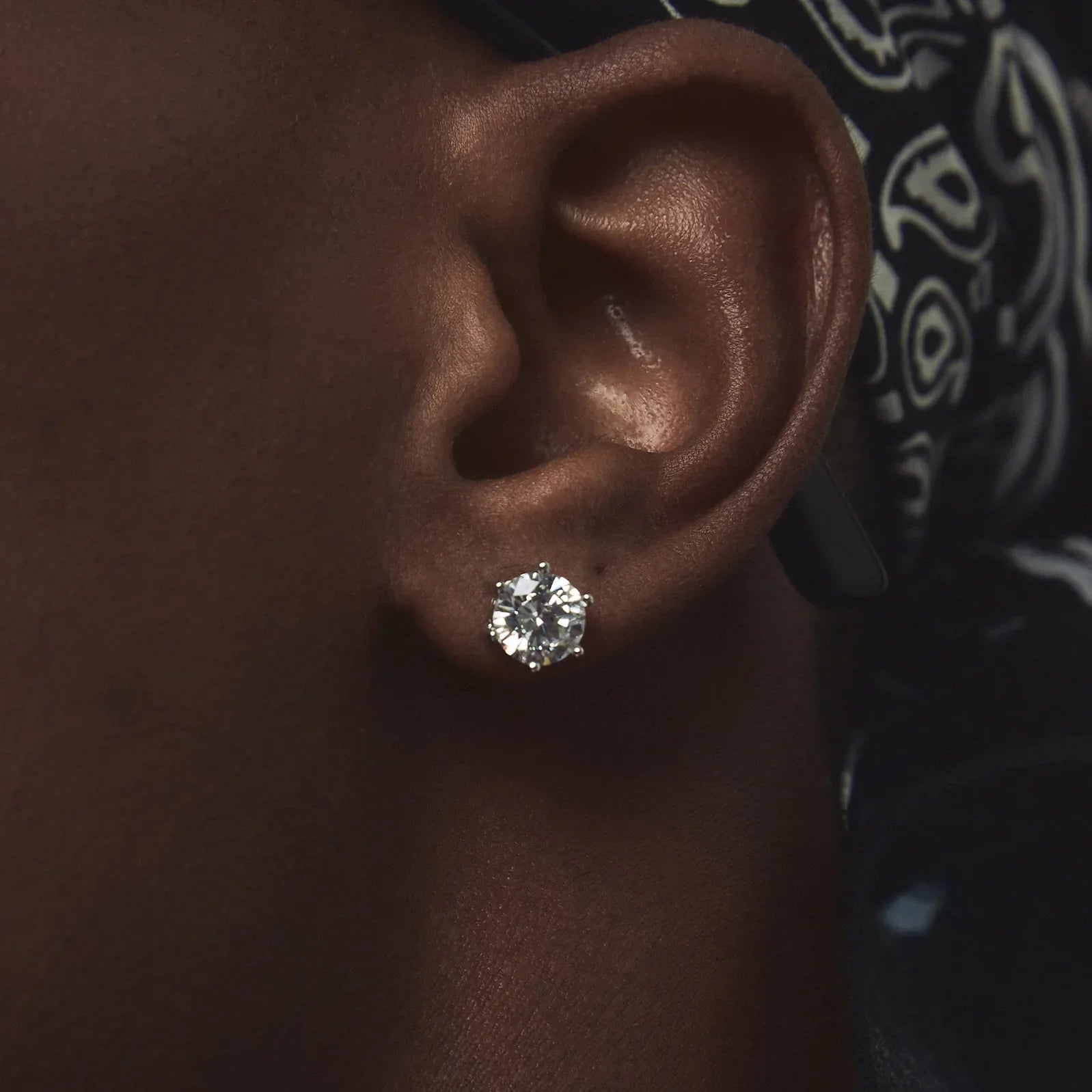 Demonia 6-Claw Zircon Stud Earrings